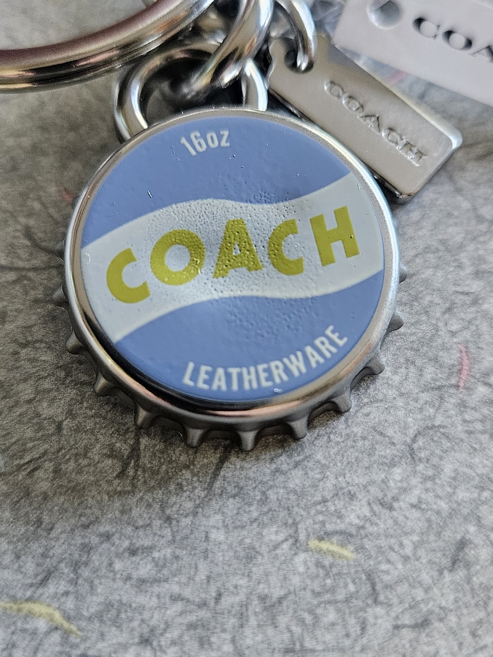 COACH BOTTLE CAP KEYRING - Picture 2 of 9